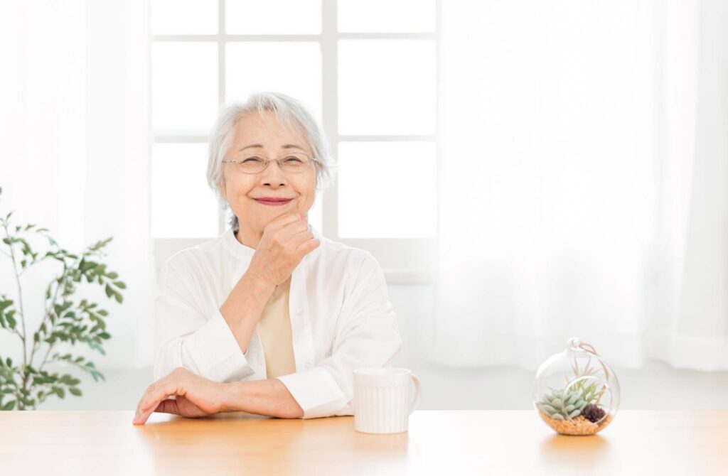 笑顔の高齢女性