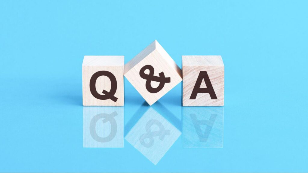 Q&Aと書かれた木製ブロック