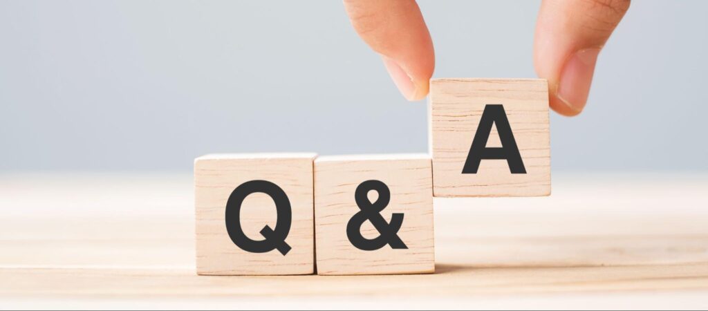 Q&Aと書かれた木製ブロック